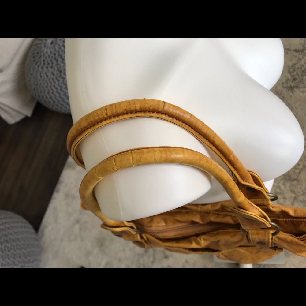 Handbag - Picture 2 of 3